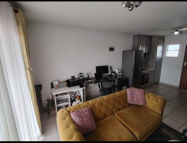 2 BEDROOM PROPERTY TO RENT IN MONAVONI